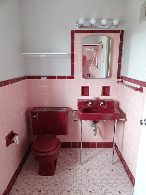 1623227980901809.jpg pink-and-maroon-bathroom-vintage.jpg