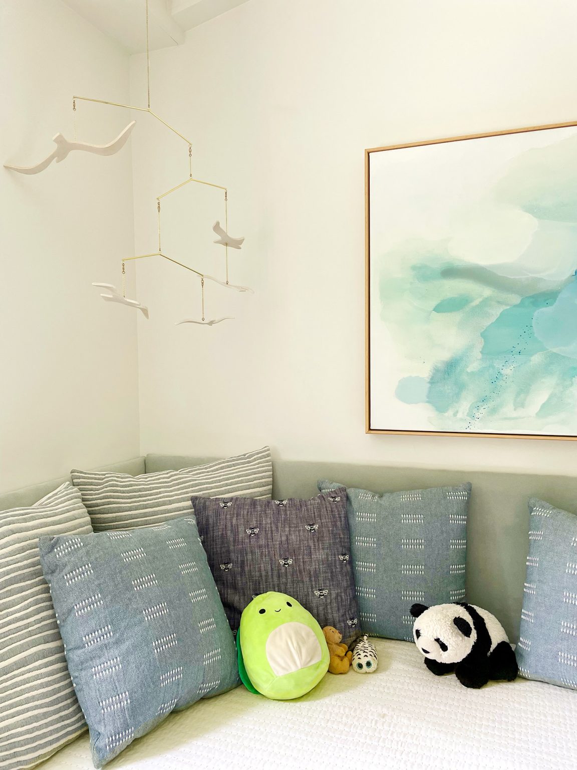 1645690252929036.jpg small-colorful-bedroom-upholstered-headboard-daybed-look-1152x1536.jpg