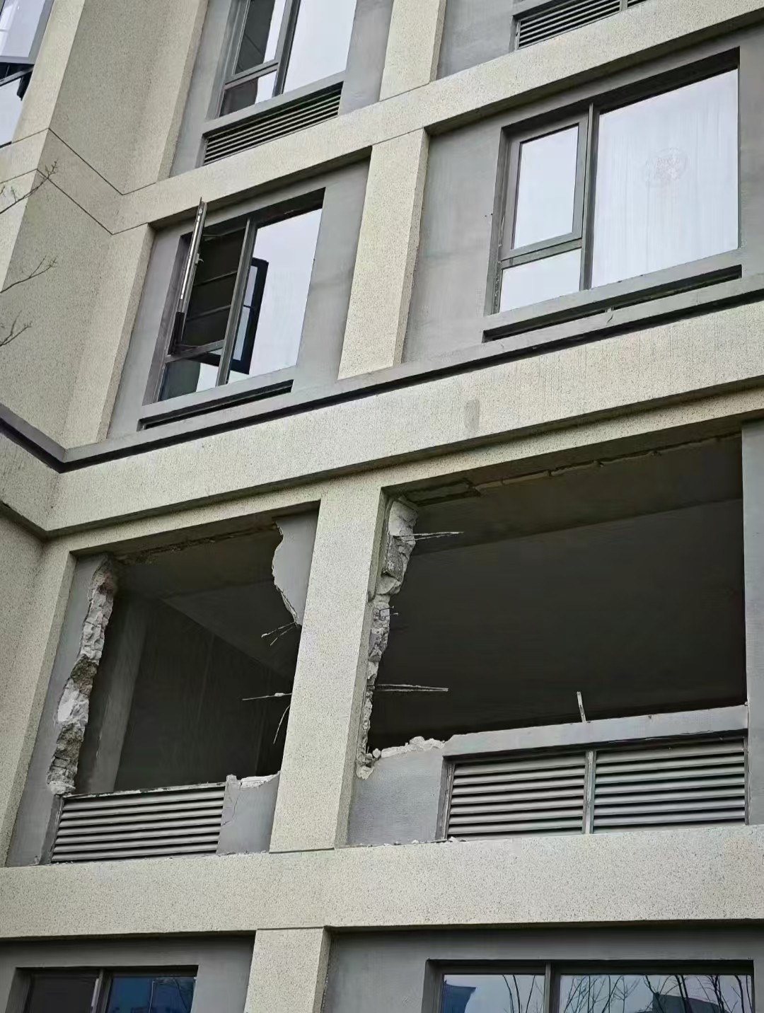 1724144631602395.jpg M3CAEKYKTJOCYAABAAAAABI8.jpg